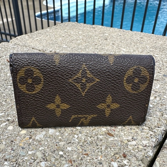 Louis Vuitton monogram 4 key holder - Picture 2 of 9